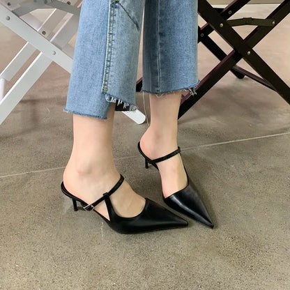 Buckle Strap
Pumps  Pointed Toe