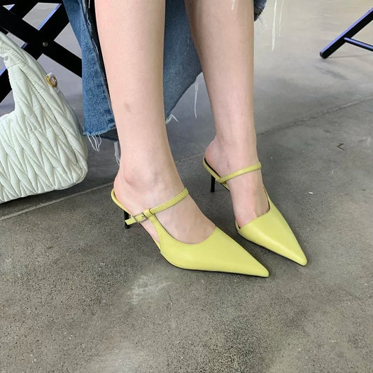 Buckle Strap
Pumps  Pointed Toe